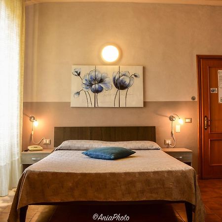 Albergo Florida Таджа Екстер'єр фото