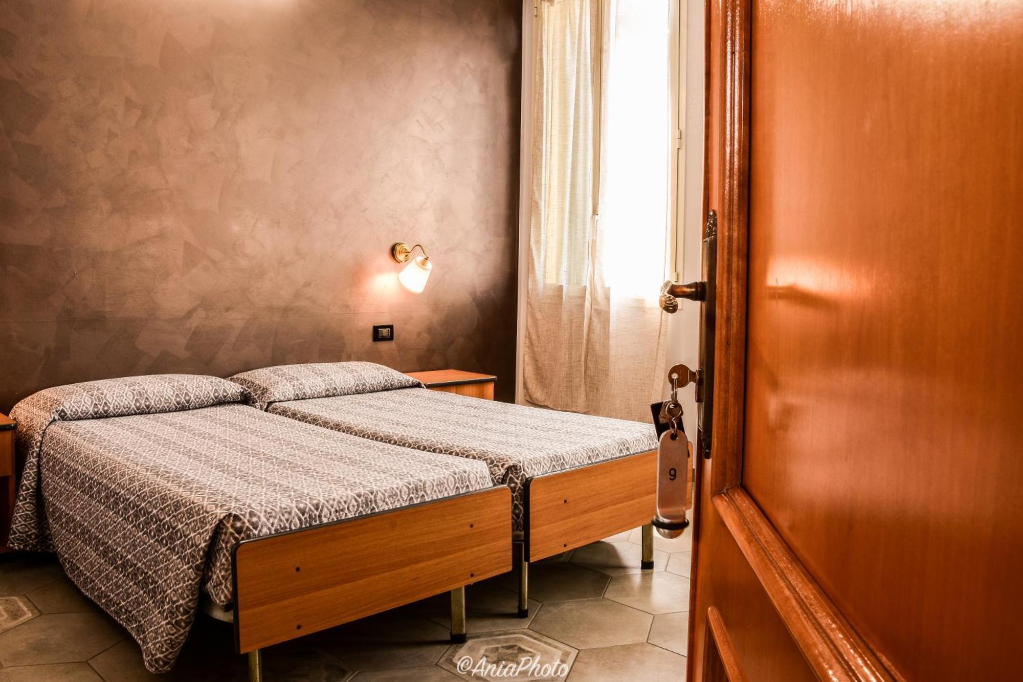 Albergo Florida Таджа Екстер'єр фото