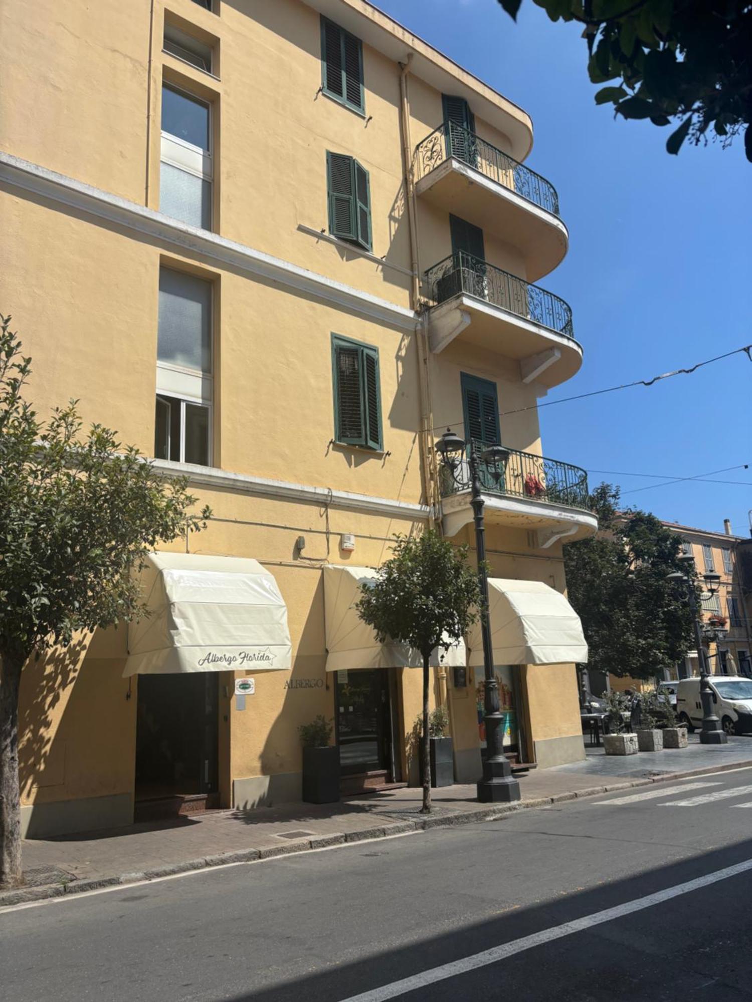 Albergo Florida Таджа Екстер'єр фото